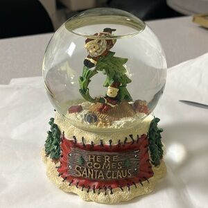 Vintage Snow Globe Her Cones Santa. Claus Christmas Music Box Jingle Bell Tune